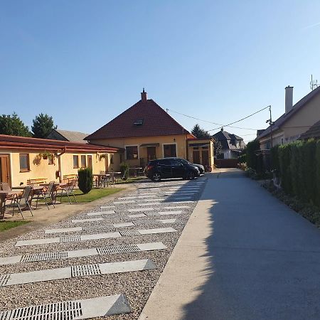 Privat U Jozefa Foeldesa Lejlighed Veľký Meder Eksteriør billede